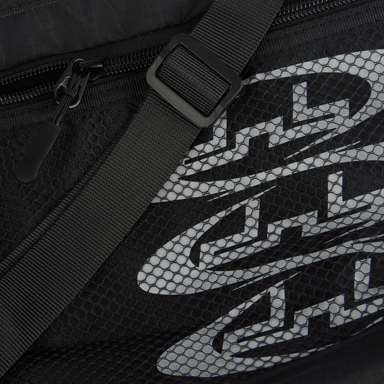 Herrentasche mit Multi-Logo