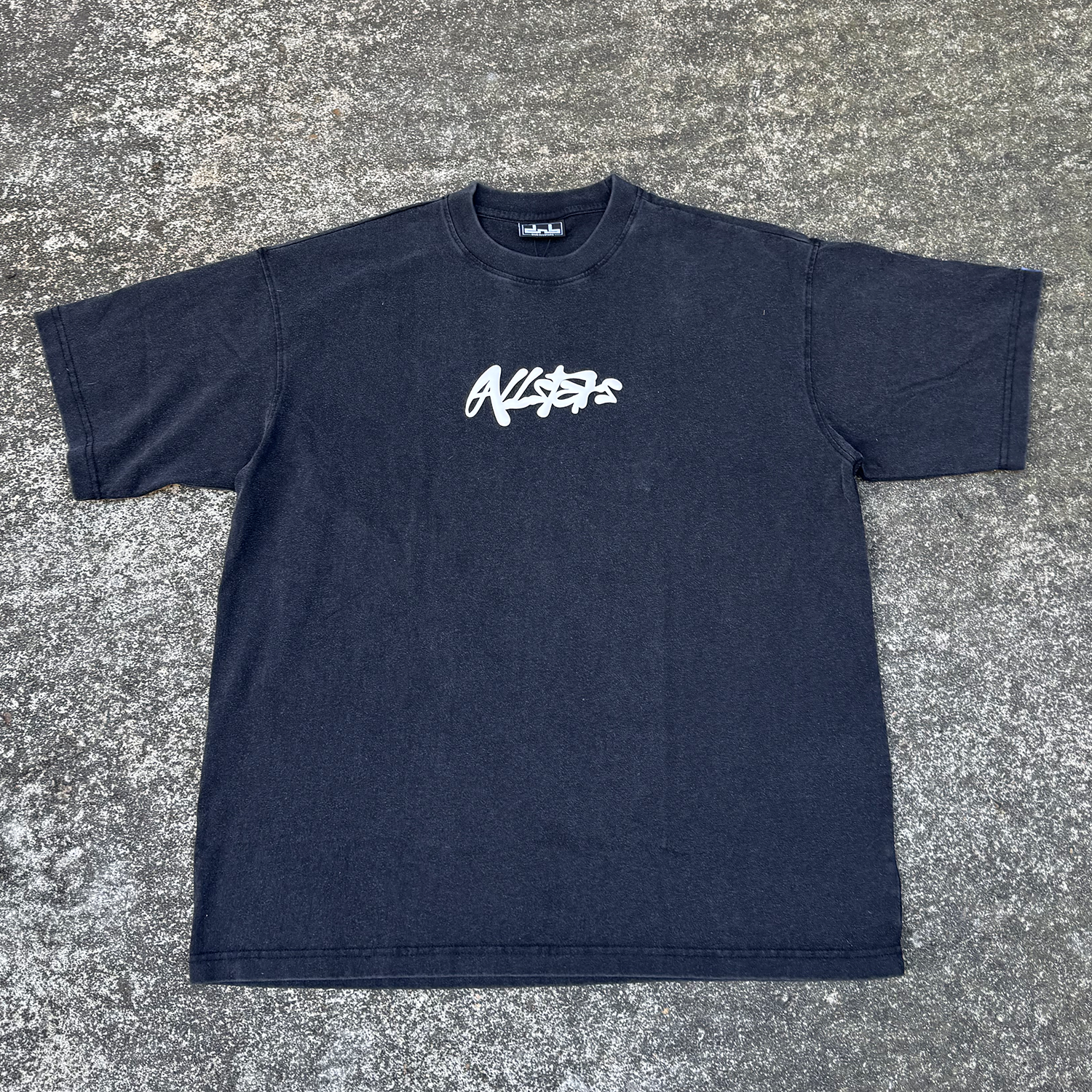 DNBA SCRIPT TEE - BLACK